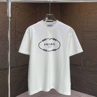 Prad* 普拉达* 2025春夏新款短袖T恤 重磅纯棉字母Logo植绒 颜色：黑色 白色 夜幕蓝 巧克力色 码数：S M L Xl Xxl