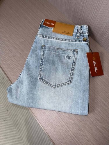 Lp家25Ss春季新款牛仔裤 浅蓝牛仔色 面料带弹力 后口袋品牌字母Logo 时尚潮流必备单品 单色 码数：29，30，31，32，33，34，36，38Fh1
