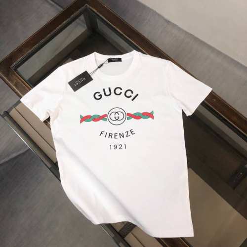 Gucci 古驰 夏季新款圆领短袖T恤 270克重磅高端纯棉面料 手感质感都极完美 修身裁剪设计干净利落 时尚又好看 走线做工非常精致 版型效果超赞 而且透气性