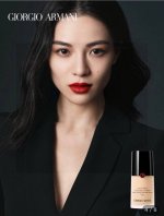 阿玛尼权利粉底液红标3# 可扫码 Armani阿玛尼权利粉底液3# 30Ml这款粉底主打遮瑕持久轻松遮盖痘印 斑点 黑眼圈 红血丝超细腻水润粉质 不厚重不假面