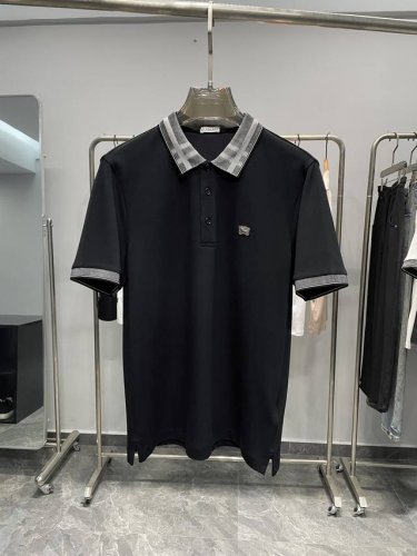 bur25Ss春夏新款经典撞色格纹领Logo贴饰短袖Polo衫！品牌最新经典元素设计、既不单调也不复杂，恰到好处的极简风格，彰显其独特的个性魅力与品味.. 客供