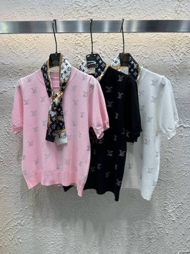 louis Vuitton Lv 驴家字母烫钻针织短袖配丝巾 款号：25670105254 颜色：粉色 黑色 白色 尺码：均码 80-125斤