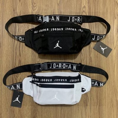 air Jordan Aj乔丹立体飞人Logo运动腰包 多功能跑步斜挎包单肩包 牛津布材质，超大容量 装零钱手机化妆品等日常生活所需 超级百搭。潮人必备！ 颜色