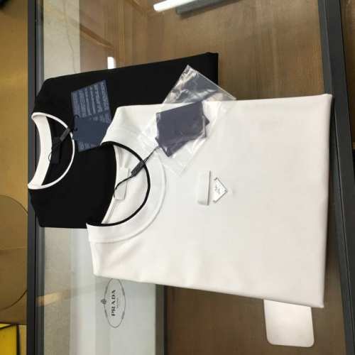 新品 prad... 2025春夏首发专柜最新款短袖圆领T恤 高端订制 设计前卫时尚 品牌Logo重工艺设计 高端定制丝光云朵棉面料.手感柔软.穿着舒适.专柜级