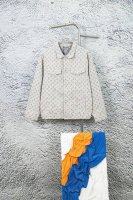 款号：Y123 Louis Vuitton Lv路易威登满印提花牛仔夹克外套 整体衣服设计感十足 经典满印Lv字母Logo无论是看起来还是穿起来都是很高级 完全