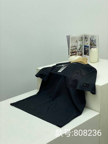 Descente 迪桑特户外无痕压胶凉感冰丝速干T恤短袖 款号:808236 熟悉的爆款配方！！青岛外贸工厂p出品！！ 可户外可休闲，可商务的一款冰丝速干T！