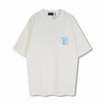 LV上新秀场印花字母短袖 采用32支精疏棉双纱面料、1*1索拉纳罗纹、胶桨印花、面料酵洗、定制1：1商标，整体走线平直细腻、面料舒适柔软、颜色一致无色差 能与同