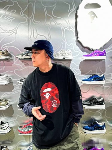 001051款Bape X Clot 联名款 Ss25 胸前迷彩图案圆领短袖T恤 男女同款 码数Smlxlxxl 黑色白色