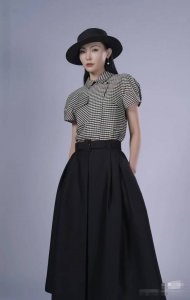 迪奥套装夏季新款时尚不规则设计感复古格子洋气短袖衬衫+百搭显瘦蓬蓬裙赫本风高级半身裙两件套套装 面料 衬衫人棉面料 半裙高牢度Tr斜纹时装料 里布高牢度超柔四面