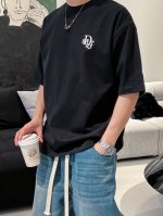 迪奥2025新工艺哑光绣花春夏新款首发专柜最新款短袖圆领T恤 官网同款 高端订制 设计前卫时尚！品牌Logo重工艺设计 高端定纯棉面料.手感柔软.穿着舒适.专柜