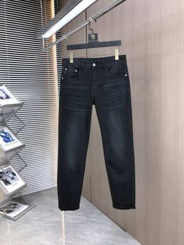 P260。Lv。2025春夏高级时装感，超柔牛仔面料 , 浅色洗水牛仔裤。 面料很特殊，超细精仿棉纱混纺，超柔舒适感。 具备牛仔随性感 ,休闲感 ,6亦有轻松感
