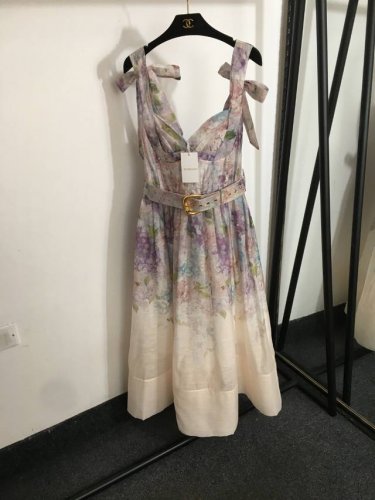 款号20253155 Zimmermann新款 风信子气质花朵印花 蝴蝶结吊带连衣裙 长裙 配腰带 杏色 S-Xl M码 胸围82 腰围68 长112