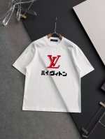 lv、 2025春夏新款男女同款短袖T恤！走秀图案时尚休闲短袖T恤衫！设计Logo刺绣设计！极具设计精选客供310克100%全棉面料，手感柔软亲肤，着身舒适透气