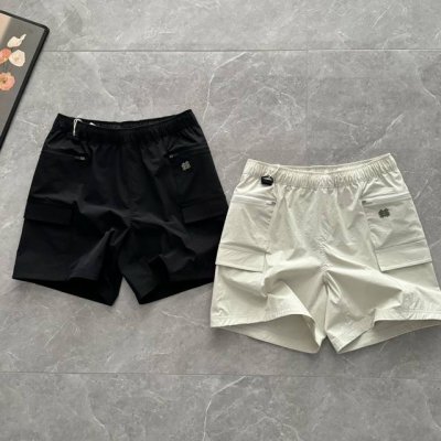 可隆小树女子防泼水弹力宽松工装短裤 Size: 米白 黑色 M-L-Xl 跟着尺码推荐来就可以，主要还是看穿衣喜好，pp大还喜欢宽松感觉的建议拍大一码哈 小树户