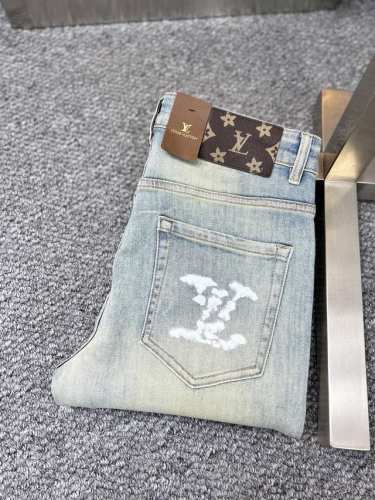 lv*路易 Ss25春夏新款男士牛仔裤 面料弹性好。独家发售 官网同步 时尚优雅 采用原色酵母水洗工艺 精选进口重磅丹宁牛仔面料 配专柜五金装饰 真皮皮牌 精致