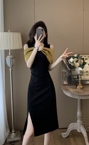 夏季撞色露肩连衣裙 棉 聚酯纤维 82.64.103 小码数据，依次是胸围，衣长，腰围，裙长 77530 码数：S~Xxl 每大一个码数，胸围腰围＋4厘米，衣长