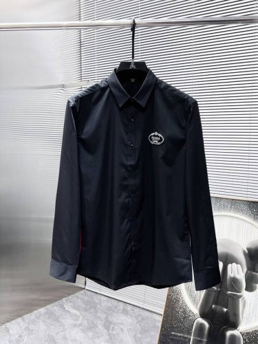 普拉达 Prada Ss新款长袖 衬衫 衬衣，高端版本！专柜定制面料 透气舒适度高，细节无可挑剔，品牌元素设计理念，体现高品质。手感细腻柔软！呈现休闲裁剪，上身