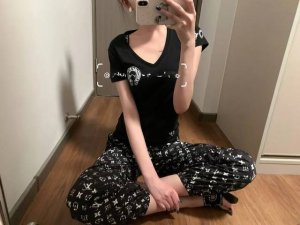 chrome Hearts V领小版T 简约又非常精致 质感很Nice 小版型超显瘦又百搭