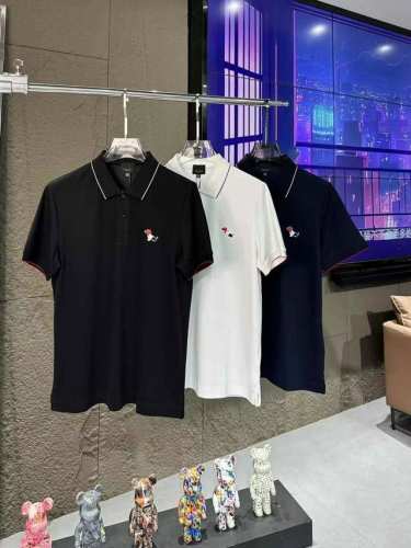 T*B 汤姆*布朗 2025 春夏新款男士翻领短袖T恤！高端潮物，众星追捧时尚款！各大明星网红人手一件的出街单品。高级定制丝光棉面料，手感细腻柔软，上身挺括有型