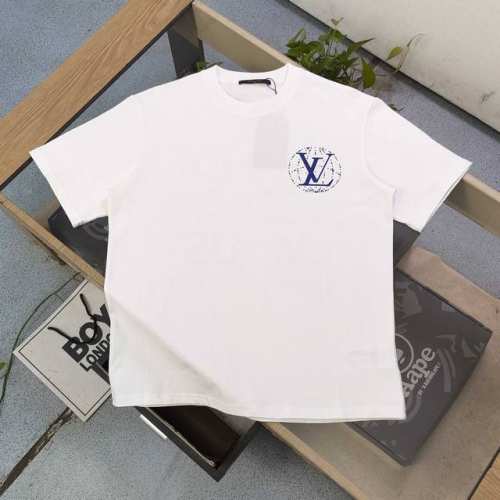 高版本 2025新款Louis Vuitton路易威登Lv后背字母地球图案Logo印花休闲情侣圆领短袖T恤，采用32支双纱精梳纯棉爽滑手感，纯棉不起球不起毛，面