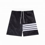 Thom Browne Tb 网格短裤 新款短裤面料辅料全定制，色织腰头，三色条几乎粗细颜色0误差，内外两层工艺，网格定制，对位侧缝压边，内里层全部包边，相当于