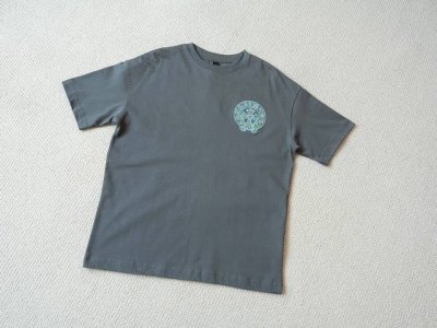 顶级Tee 强势上新 Chrome Hearts S S25 多彩十字架字母马蹄刺绣圆领短袖T恤 货号： 颜色： 暗绿色 尺码： S M L Xl 尺寸推荐：S