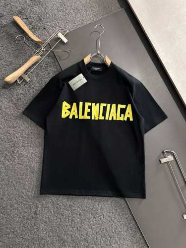 Bal 2025Ss春夏最新款圆领时尚短袖T恤，官网同步，专柜纯棉面料！贴肤舒适，耐看又好穿，经典简约Logo设计，原厂工艺一丝不苟，型男必备单品 码数M-3X