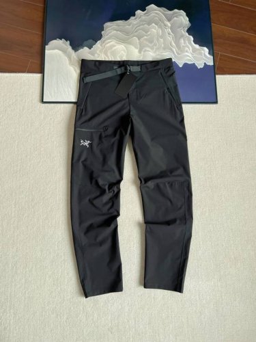 25夏季新品始Z鸟男款轻便灵活快干立体剪裁徒步运动裤 速干裤！ 始祖鸟速干裤， 金属扣腰带更加精致,裁剪更修身， 更加适合运动,质感耐磨有增强， 整体风格糅合了