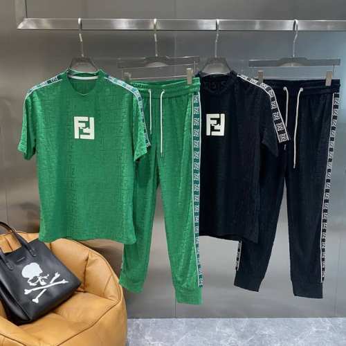 芬家 芬迪套装 夏日潮流奢华之选T恤上标志性的 Ff 图案醒目又时尚 满满的品牌辨识度 肩部和裤腿侧边的 Ff 字母装饰条 细节之处尽显奢华 将潮流与经典完美融