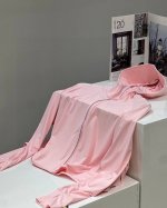 100。 2024始祖鸟情侣款女款冰凉体感防晒衣！ 户外通勤的良好选择，轻薄便捷！ 针对跑步运动设计,四面弹透气面料提供运动，舒展性与透气性, 可排出在运动中产