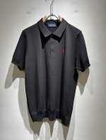 保罗Polosport 2025春夏新款针织翻领短袖T恤，简约纯色时尚款不乏有许多设计大咖们都对于纯色都有着难以割舍的情怀。这是一种对于传统的致敬，也是一种对于