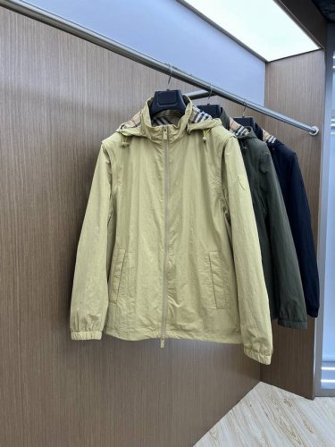 bbr 2610新款袖子可拆连帽夹克外套 马甲或者夹克外套随时切换 意大利进口面料时尚。欧洲专柜同步，上身更随意大方，专柜原版五金奢华高档定制新作！奢华品牌特质