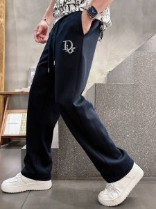 dior 2025夏季新款铜氨丝莫代尔空气层休闲卫裤，裤身上刺绣标志性品牌标识，客供定制品牌刻印五金配件，彰显品牌格调，100%进口面料精心打造，柔软舒适透气，