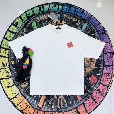 高品质 Balenciga 巴黎世家 圆领短袖T恤 ，采用数码直喷工艺，纯棉柔软面料，对色定染面料，超精细平网工艺，潮流感十足，定染纯棉面料，Os版型，三标齐全
