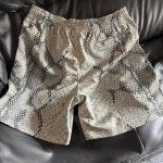 stussy Ss24 Mesh Short Basic Snake夏季系列Logo标志网眼宽松五分休闲短裤男女同款 骨色 优质面料 采用高品质的网眼面料 具有