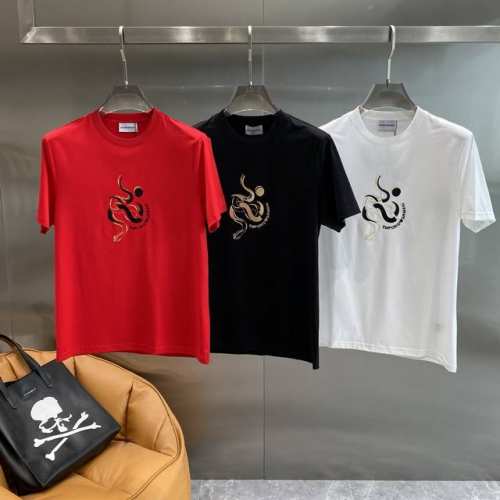 阿玛家 阿玛尼T恤超有范 简约又经典，胸前金色的品牌图案和文字，低调中尽显奢华 面料柔软亲肤，穿着舒适透气，M-3Xl 隔天