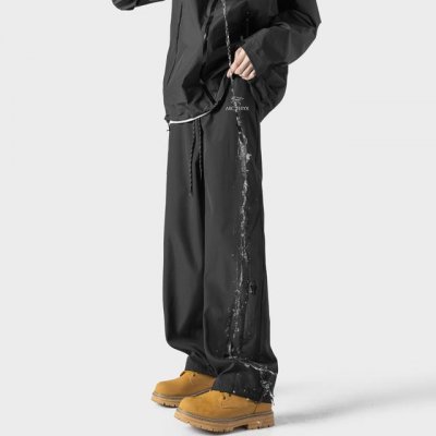 arc’Teryx 始祖鸟 美式户外机能运动冲锋裤休闲裤长裤 甄选高品质三防户外运动面料，原单品质，腰部采用抽绳松紧设计，裤脚两侧排扣防水织带设计，直筒脚口，设
