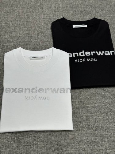 新品 Aiexanderwang原单男士时装款纯棉圆领短袖T恤，高端贸易渠道货，25年春夏新品，凹造型必备单品！ 设计师巧妙将经典品牌字母，以重磅环保胶印工艺呈