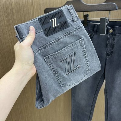 Zz 高端定制、2025早春薄款最新款牛仔裤 柜台同步发售 小脚版型，进口固色面料 原版定制复刻 客供五金辅料 原单品质 重工洗水 做工走线精细 上身绝佳！优选