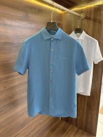 new# Kiton 标志性小红点纽扣100%亚麻柔软休闲短袖衬衫，这款标志性小红点K家短袖衬衫，无疑是一件集时尚与舒适于一体的优秀单品。 小红点纽扣的设计既醒