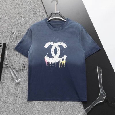 香奈儿 官网新款洗水T恤.男士圆领经典Logo短袖T- Shirt 采用进口客供定制面料 高端的品质 尽显奢华。8869尺码：M-3Xl