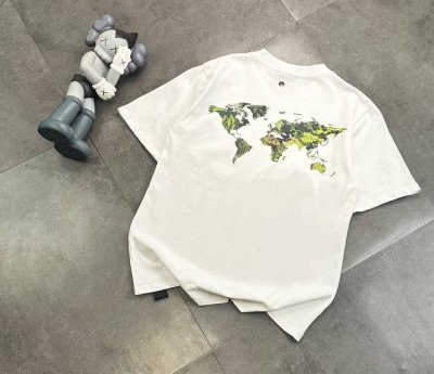 潮牌 Goodbrand森林印花情侣款短袖T恤！独有印花设计，彰显独特魅力。图案巧妙地融入了时尚元素，不仅让丁恤更加生动有趣，更增添了高级感。好无论是日常搭配还