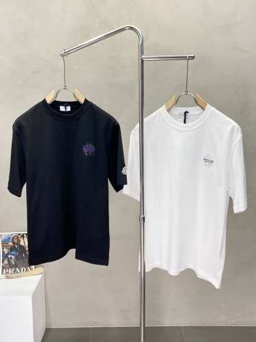moncler蒙口独家专供新款男士休闲短袖 高端定制 高端版本 时尚百搭爆款进口面料 手感超柔软细腻 穿着亲肤舒适 高端精品 代工厂P精细做工 上身非常赞 男士