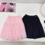 c家 25Ss 春夏最新款元气少女蓬蓬半裙 上身太惊艳了 随便一穿无需滤镜都好看的那种 里外三层网纱 用料非常足 保证了整个蓬蓬的裙摆非常好 上身轻松修饰腰型巨