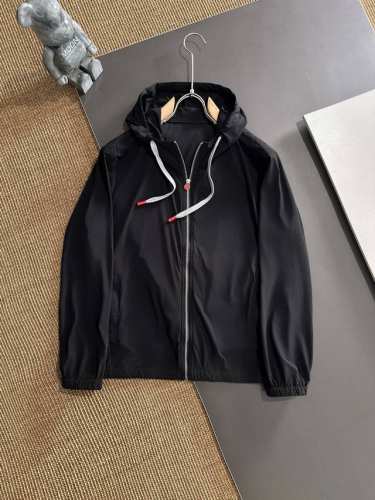 奇顿Kiton 2025春夏新款男士防晒服轻薄外套，独特订制防晒四面弹面料，卓越的弹性与回弹性，四向拉伸，面料在经纬，横向与纵向及对角线方向均具备弹性，适应大幅