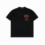 gucci 古驰 25Ss 胸口字母徽章印花短袖 精选 %高支棉，触感如春风拂面，轻盈贴合肌肤，赋予日常穿着以极致舒适。领口采用防变形螺纹织法，肩线精准裁剪修饰