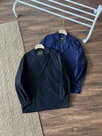 露露Newventure男士轻量化Upf80+防晒西服外套，线上1600+定制户外梭织面料！轻量化的同时带有防晒功能！春夏强光下可当防晒衣穿！隐藏式按扣门襟！偏