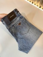 pra*Da 普拉达 2025春夏新品发售！牛仔高级百搭实用主义不哗众取宠！港澳台地区限定款！！立体裁剪纯棉材质！台湾外贸公司承接、材质精致细腻似乎是普拉达专利