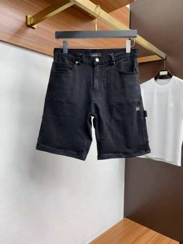 ami 25男士牛仔短裤原厂原布原洗水！进口原版水洗弹力面料，复杂的手工艺叠加，任何一个洗水环节多停留几秒都会变成完全不一样的颜色效果，所以越加珍贵，特别持久、