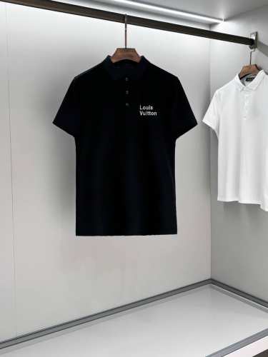 l V 小刺绣 2025夏季男士新款翻领短袖Polo衫，定制面料 透气舒适度高，细节无可挑剔，品牌元素设计理念，体现高品质。手感细腻柔软！呈现休闲裁剪，上身版型